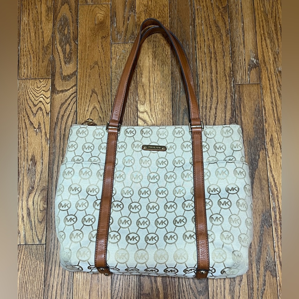 Michael Kors Signature Jet Set Tote Bag Beige